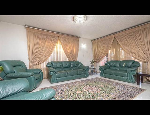 6 BEDROOM HOUSE FOR SALE IN LAUDIUM